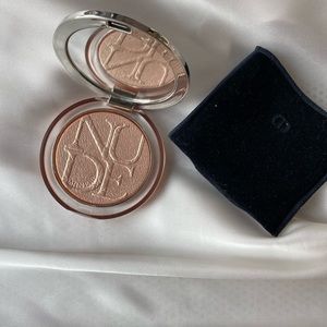 Dior Diorskin Nude Luminizer in 01 Nude Glow (old formula, used twice)